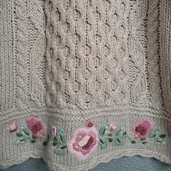 American Weekend Floral Embroidered Turtleneck Tunic Sweater   Size L - Picture 3 of 6